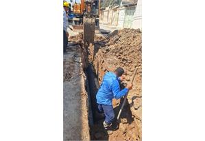 اجرای عملیات اصلاح شبکه فاضلاب در منطقه پاستوریزه اهواز2