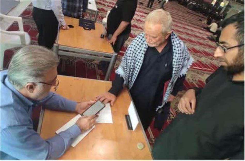 پس از ایراد خطبه‌ها و اقامه نماز جمعه در مصلای امام خمینی«ره» میز خدمت شرکت آبفا اهواز برگزار شد.