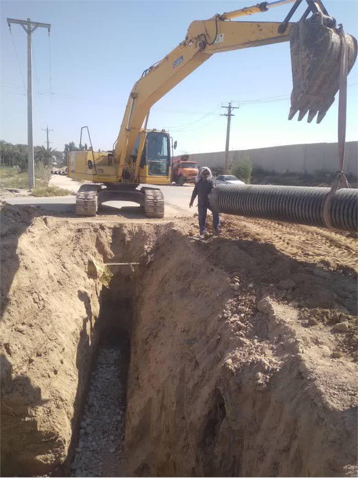 اصلاح ۳۰۰ متر خط فاضلاب در منطقه مویلحه ویس برای آمادگی در برابر بارندگی‌های پیش‌رو