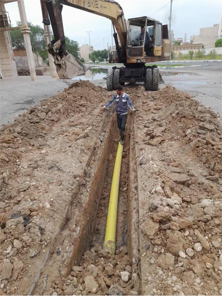 اجرای عملیات اصلاح خط ۱۶۰ میلی‌متری فاضلاب در بلوار سینا (کوی جانبازان)