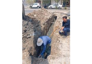 عملیات اصلاح و تعویض بخشی از شبکه فاضلاب خیابان افلاطون پادادشهر